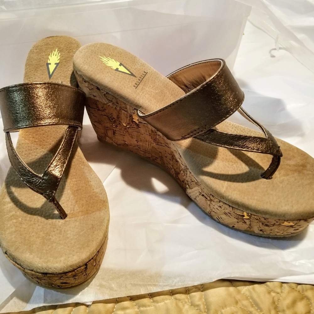 Volatile Jaitlyn Wedge Sandal New Size 8